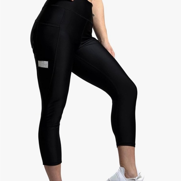 We the People Pants - We The People Holsters Capris Women's Black High-Waisted Leggings